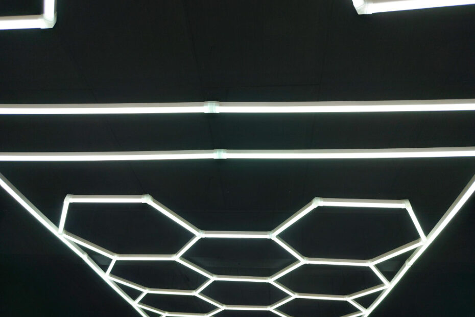 Kaip naujos kartos apšvietimas padeda kurti funkcionalią ir estetišką erdvę